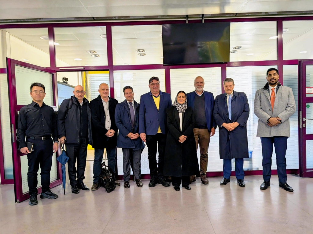 Gruppenbild Besuch der Botschafterin des Oman am KIT Oktober 2025